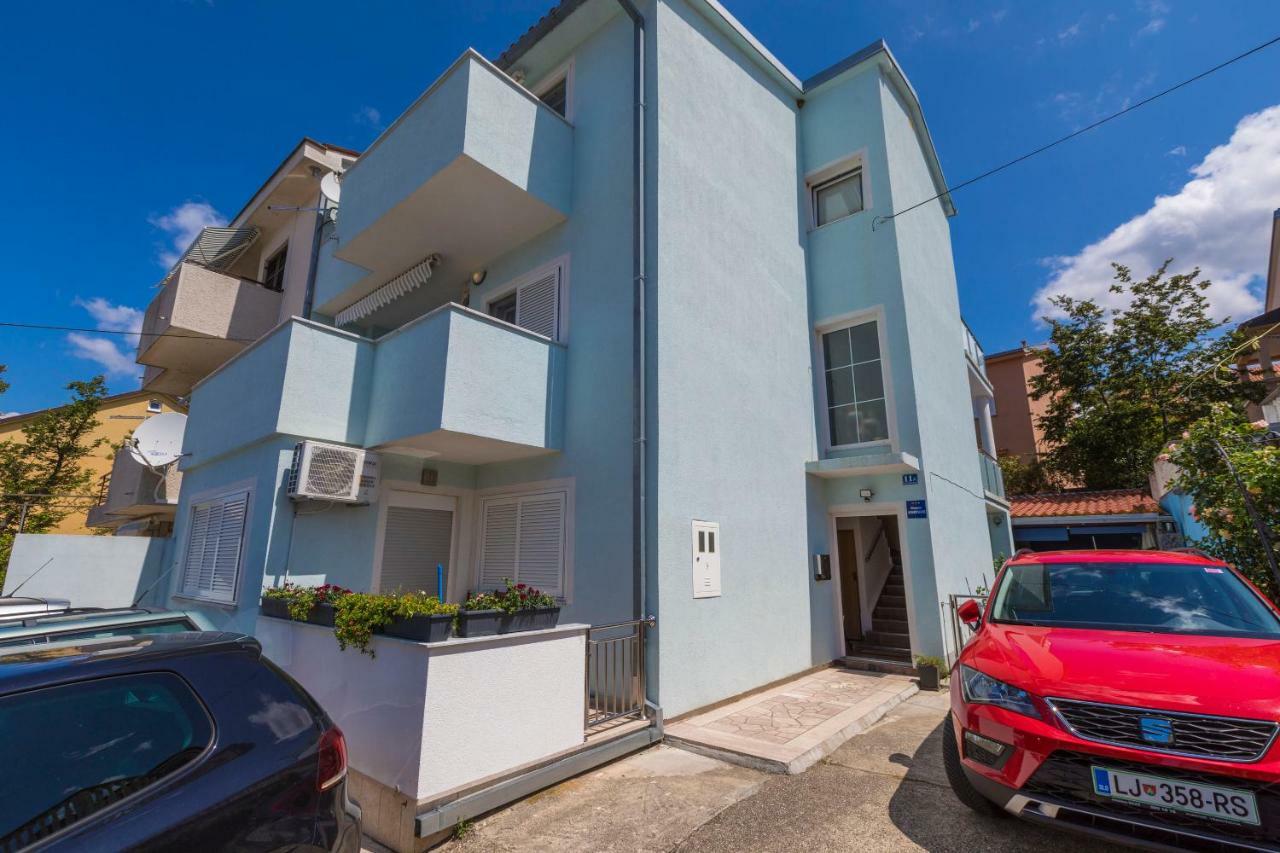 Apartments Frutis ยาดราโนโว ภายนอก รูปภาพ